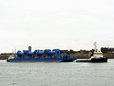 DUTCH PEARL En SB 7020 in IJmuiden, 7 okt 2016