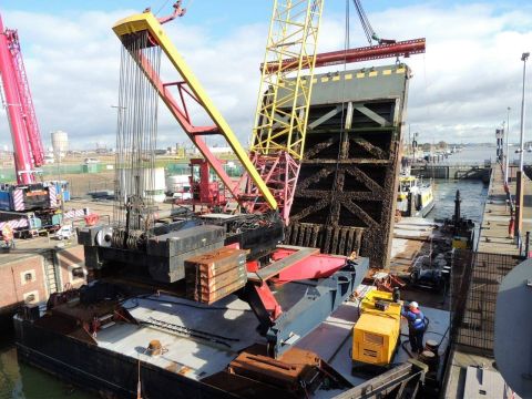 Wisseling Deuren Zuidersluis IJmuiden 19-10-16 in IJmuiden, 19 okt 2016