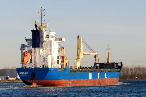 VICTORIADIEP in IJmuiden, 25 nov 2016