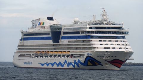 AIDAdiva in IJmuiden, 24 apr 2017