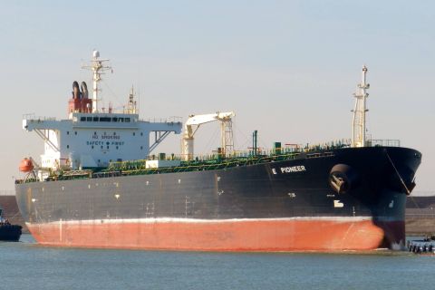 E Pioneer in IJmuiden, 12 mrt 2015