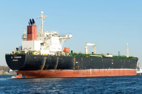 E Pioneer in IJmuiden, 12 mrt 2015