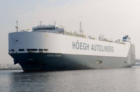 Hoegh Xiamen in IJmuiden, 24 mrt 2015