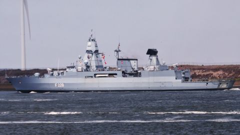 F220 HAMBURG in IJmuiden, 4 jun 2018