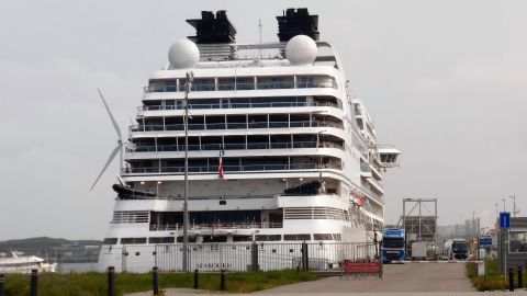 SEABOURN OVATION in IJmuiden, 9 jun 2018
