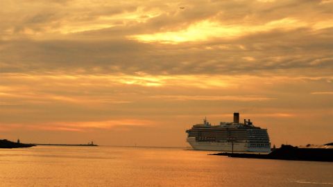 COSTA MEDITERRANEA in IJmuiden, 9 sep 2018
