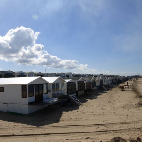 STRANDHUISJES IJMUIDEN 5-4-15 in IJmuiden, 5 apr 2015