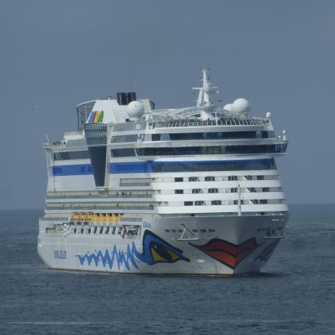 AIDAluna in IJmuiden, 13 apr 2015