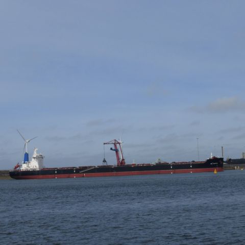 Ksl Santos in IJmuiden, 13 apr 2015