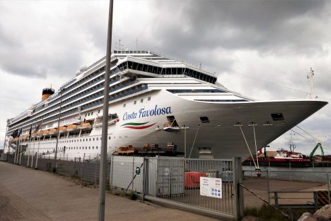 COSTA FAVOLOSA in IJmuiden, 28 mei 2019
