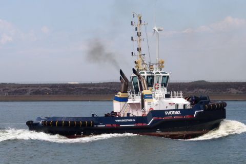 PHOENIX (tug) in IJmuiden, 30 jul 2019
