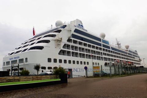 PACIFIC PRINCESS in IJmuiden, 6 okt 2019