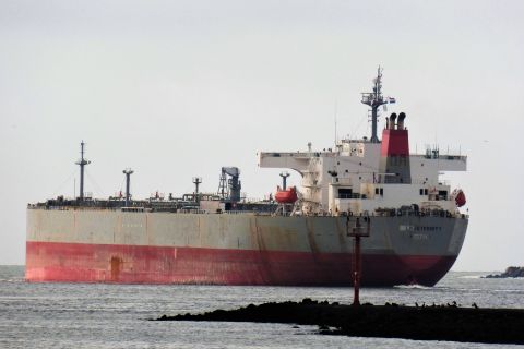 LR2 ETERNITY in IJmuiden, 5 nov 2019