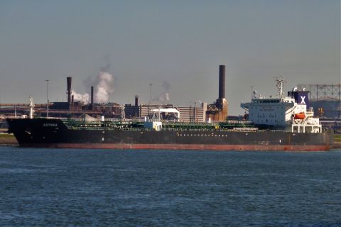 ASTREA (tanker) in IJmuiden, 4 apr 2020